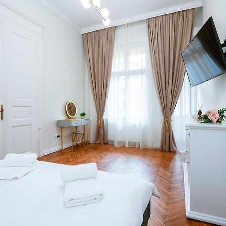 Apartament De Lux Central, P-Ta Matei Corvin Cluj-Napoca Exterior foto