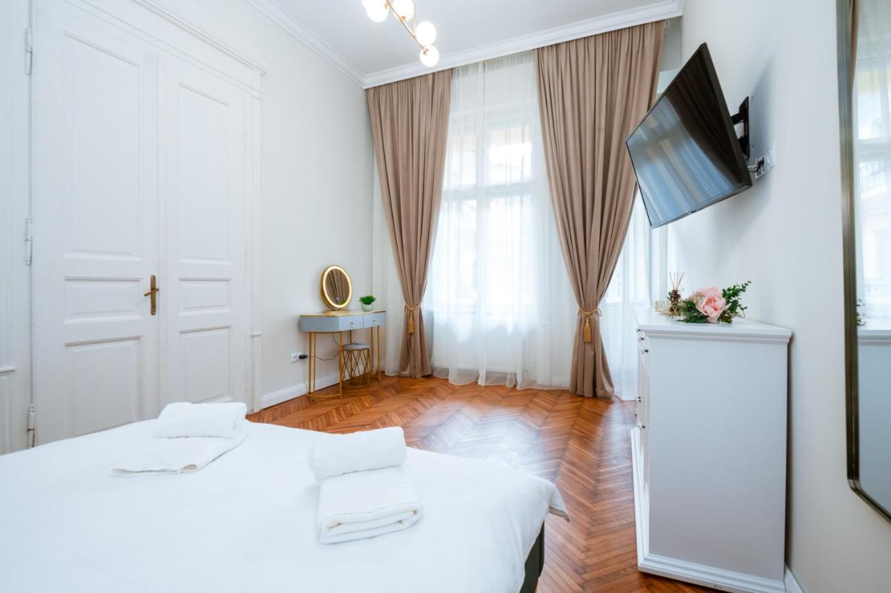 Apartament De Lux Central, P-Ta Matei Corvin Cluj-Napoca Exterior foto
